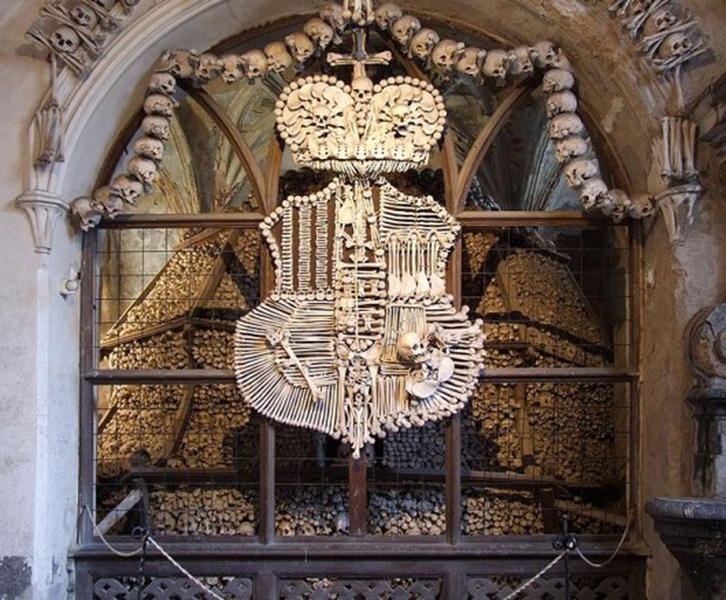 El escudo de armas de la Casa de Schwarzenberg, en el Osario de Sedlec.