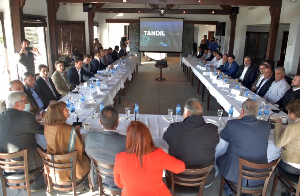 Así fue el encuentro en Tandil de los embajadores junto a empresarios locales.