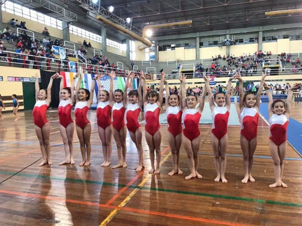 Más de 900 gimnastas de 16 provincias participaron del campeonato.