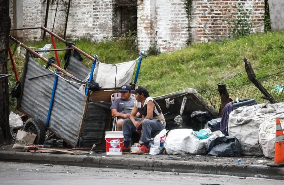 Según la UCA, la pobreza se disparó al 44,2% por la pandemia. (Foto: EFE/Juan Ignacio Roncoroni)