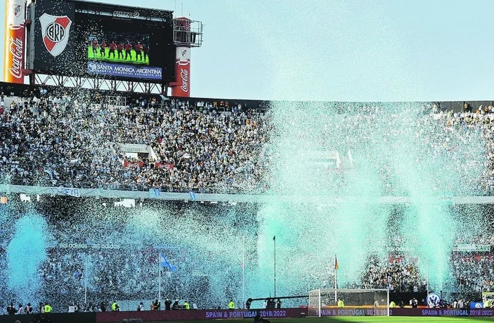 Vuelven los hinchas a los estadios de fútbol en Argentina.
