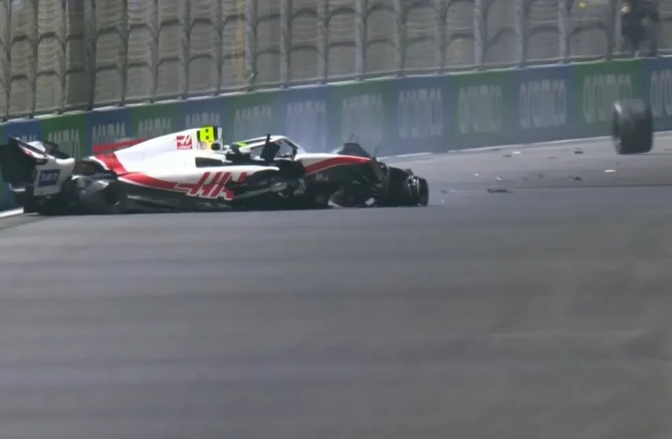 La piña de Mick Schumacher en Arabia Saudita. Se temió por el piloto alemán.