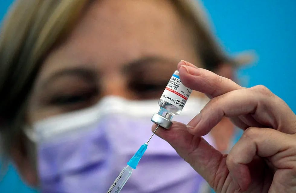 Este viernes se aplicaron 14.381 dosis de la vacuna en Santa Fe (Orlando Pelichotti)