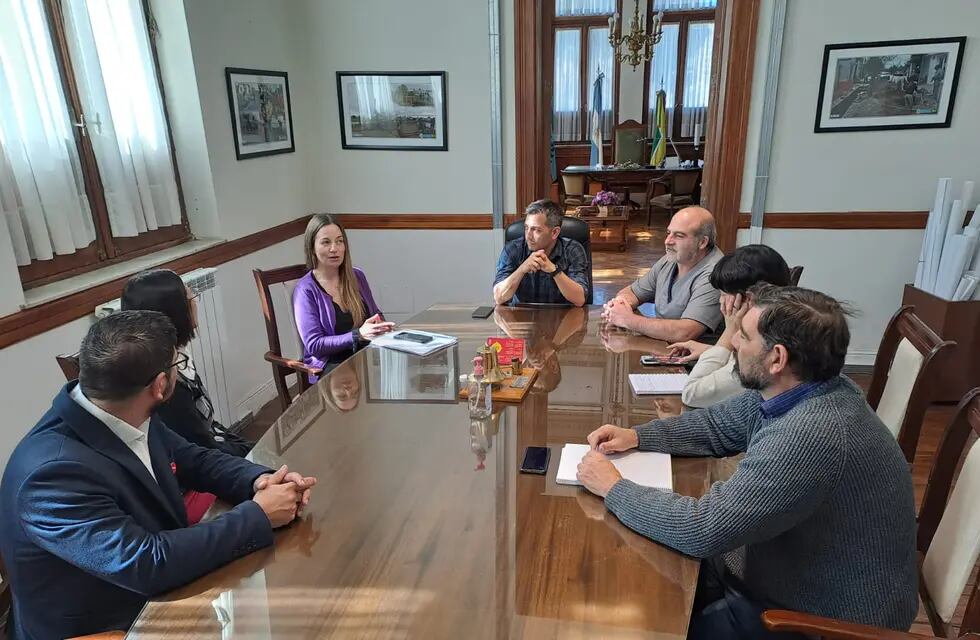 Reunión con autoridades de la Universidad de Río Negro en la Municipalidad de Tres Arroyos