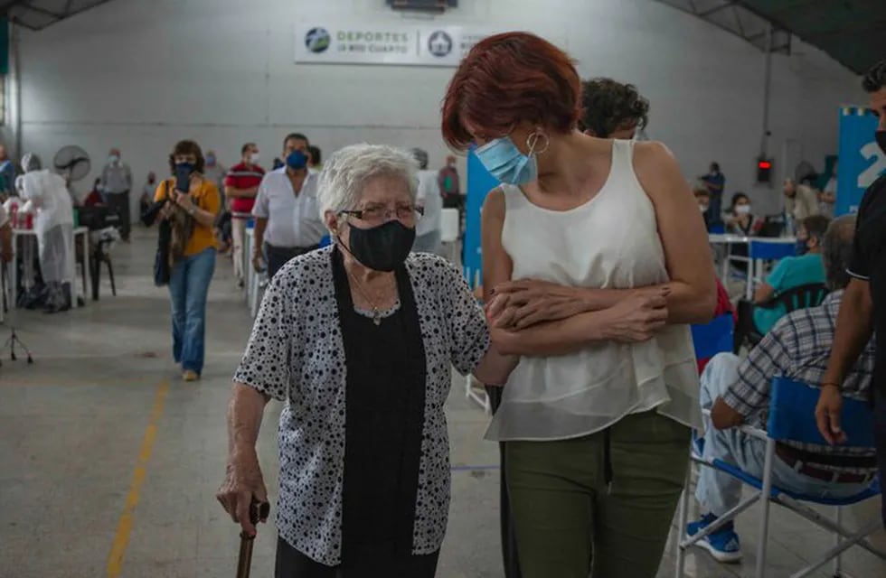 Los adultos mayores, la prioridad para la inmunización en Córdoba.