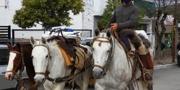 Gran travesía a caballo por Argentina: Marcos Villamil y su llegada a Tanti.