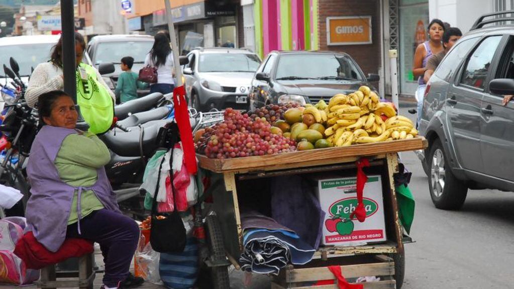 La venta ambulante retornará a la actividad de manera gradual en San Salvador de Jujuy, en el marco del decreto municipal N° 0384.20.006 de “Emergencia de la Venta en Espacio Público”.
