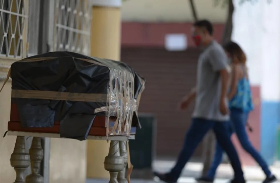 Coronavirus en Ecuador: en Guayaquil, la gente vive entre sus muertos. (EFE)