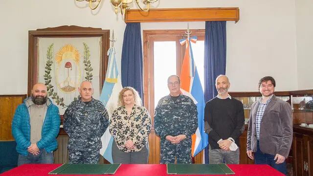 Gobierno firma convenio de cooperación con la Armada