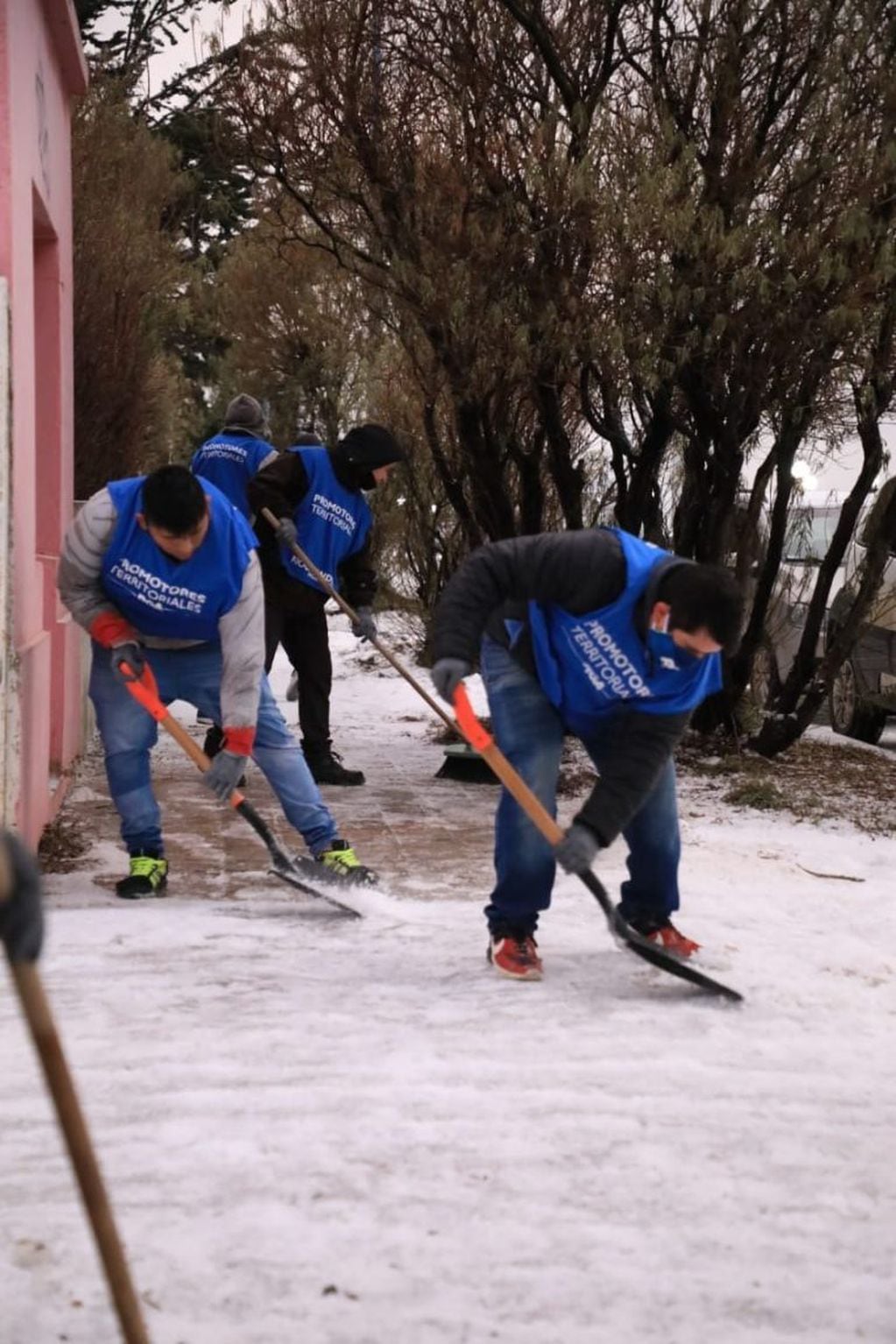 Limpieza por el Municipio de  nieve y hielo en Río Grande TDF