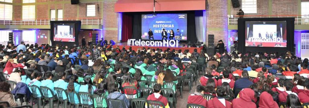 Alumnos de varios colegios de San Salvador de Jujuy asistieron a la presentación de "Historias que Inspiran".
