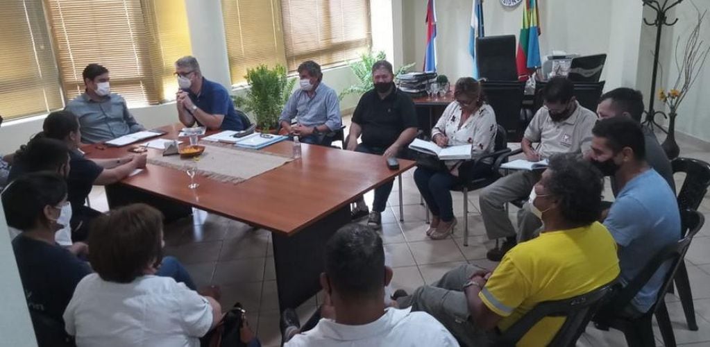Eldorado: gremialistas y autoridades municipales se reunieron para discutir salarios.