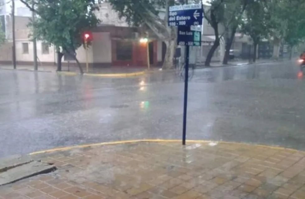 La lluvia llegó a San Juan y generó complicaciones en múltiples zonas de la provincia