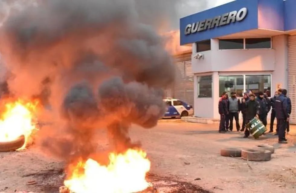 Guerrero Motos no abrió sus puertas y hay alerta de trabajadores. (Criterio.Info)
