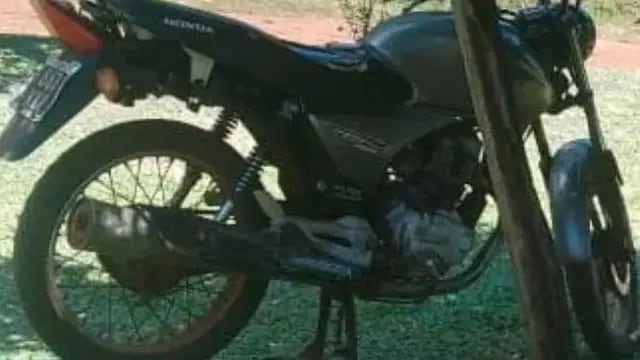 Violento asalto a una mujer en Eldorado: a punta de pistola y bajo amenazas le robaron la moto