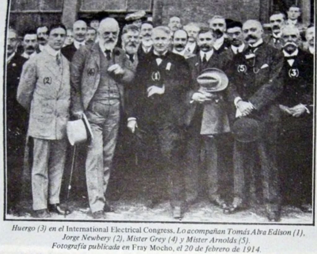 El ingeniero argentino Luis Augusto Huergo, a la derecha con el número 3, en una fotografía junto a Tomas Alva Edison (al centro) y Jorge Newbery, con el número 2 a la izquierda.