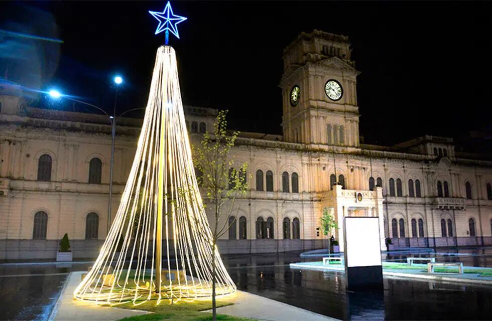 El tradicional símbolo navideño podrá verse desde varios puntos de la ciudad.