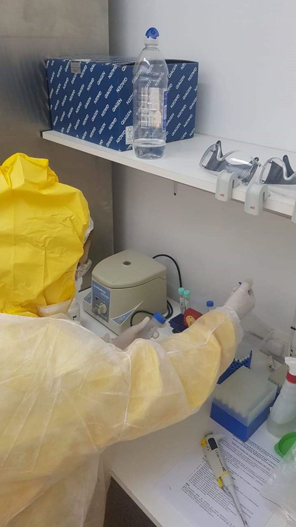 El equipo de Biología Molecular diariamente realiza análisis de muestras para confirmar o descartar el diagnóstico de coronavirus.
