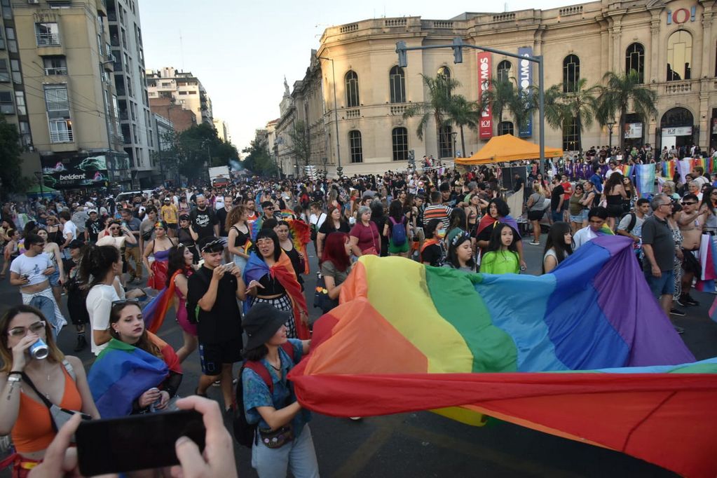 Miles de personas en la Marcha del Orgullo en Córdoba. (Facundo Luque / La Voz)