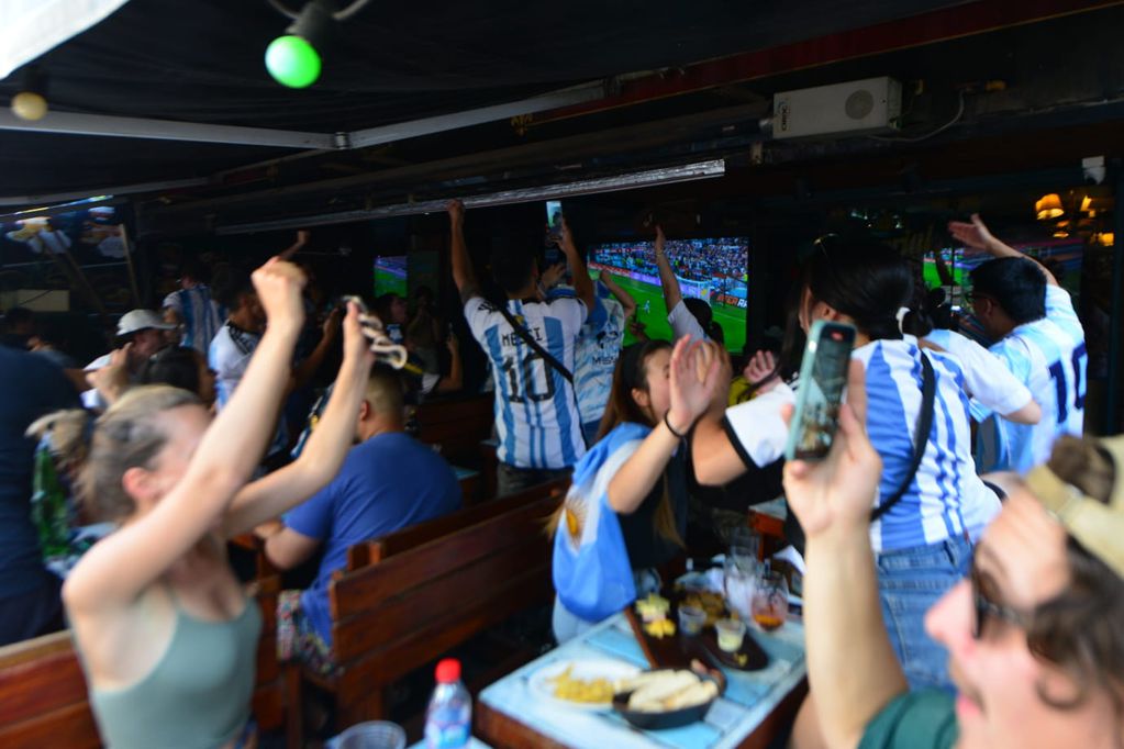 Nueva Córdoba. Así se gritaron los goles de Argentina contra Croacia. (Foto / Javier Ferreyra)