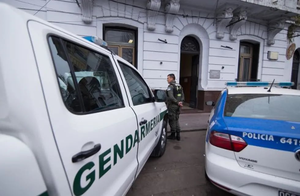 Este lunes hubo un allanamiento de Gendarmería Nacional en la Comisaría 7° donde arrestaron al joven fallecido. (Juan José García)