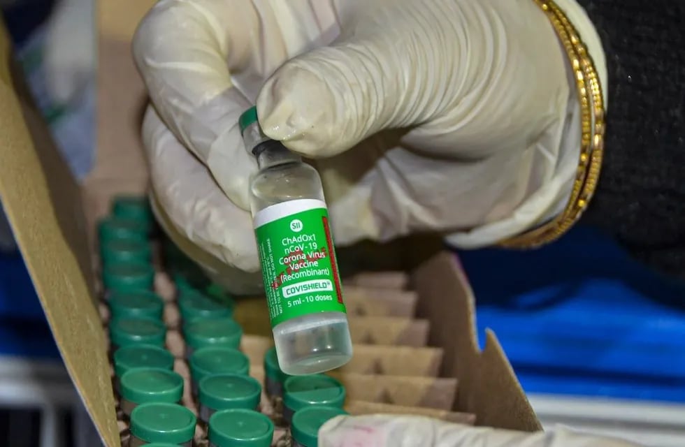 La vacuna fabricada por AstraZeneca estará en suelo puntano próximamente.