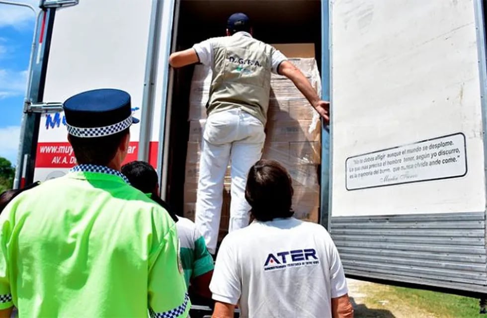 Entrega de alimentos en Gualeguaychú\nCrédito: Web