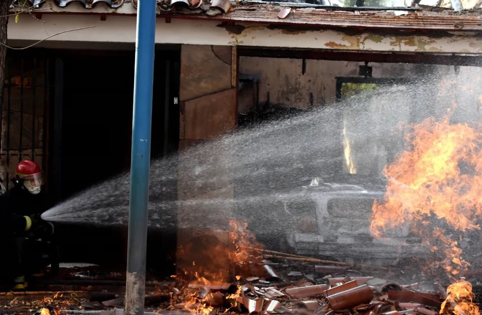 Se incendió una casa de Maipú, donde funcionaba una rotisería. El dueño murió.