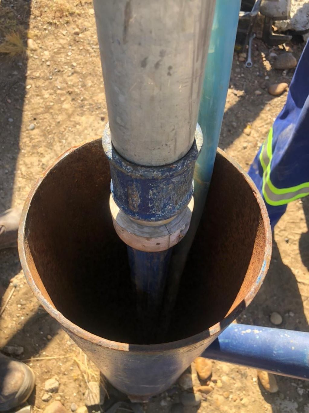 Servicios Públicos trabaja en la activación de pozos de tomas de agua en Cañadón Quintar.