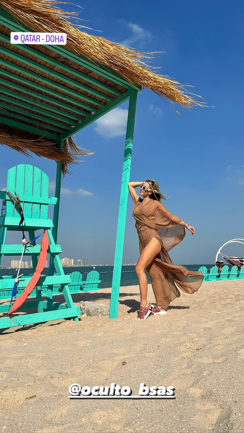Jésica Cirio impuso tendencia en Instagram con un vestido de tres piezas “total brown”.