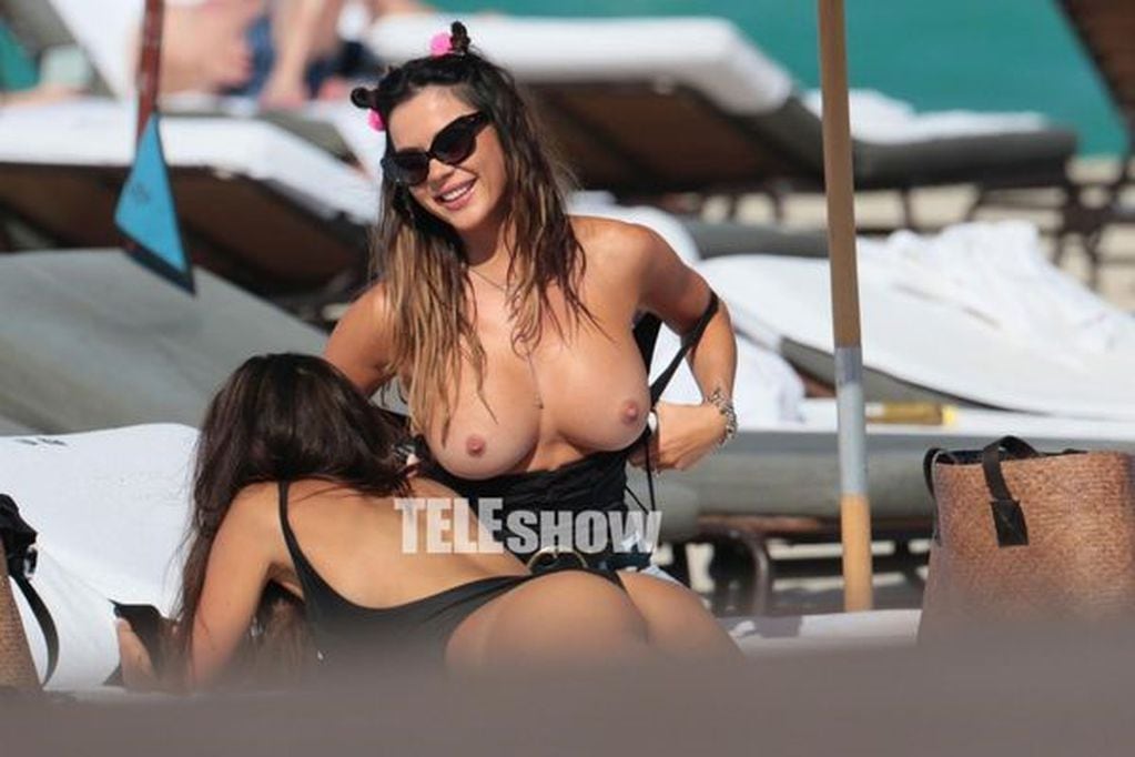 Topless y colaless: Karina Jelinek y Paz Cornú, infartantes en las playas de Miami.