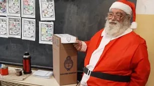 Papá Noel vota en Caroya