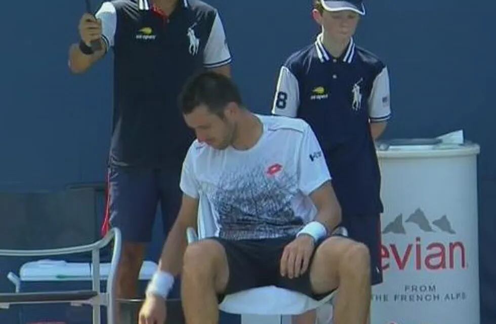 US Open: Leonardo Mayer sufrió el calor y abandonó en la primera ronda.