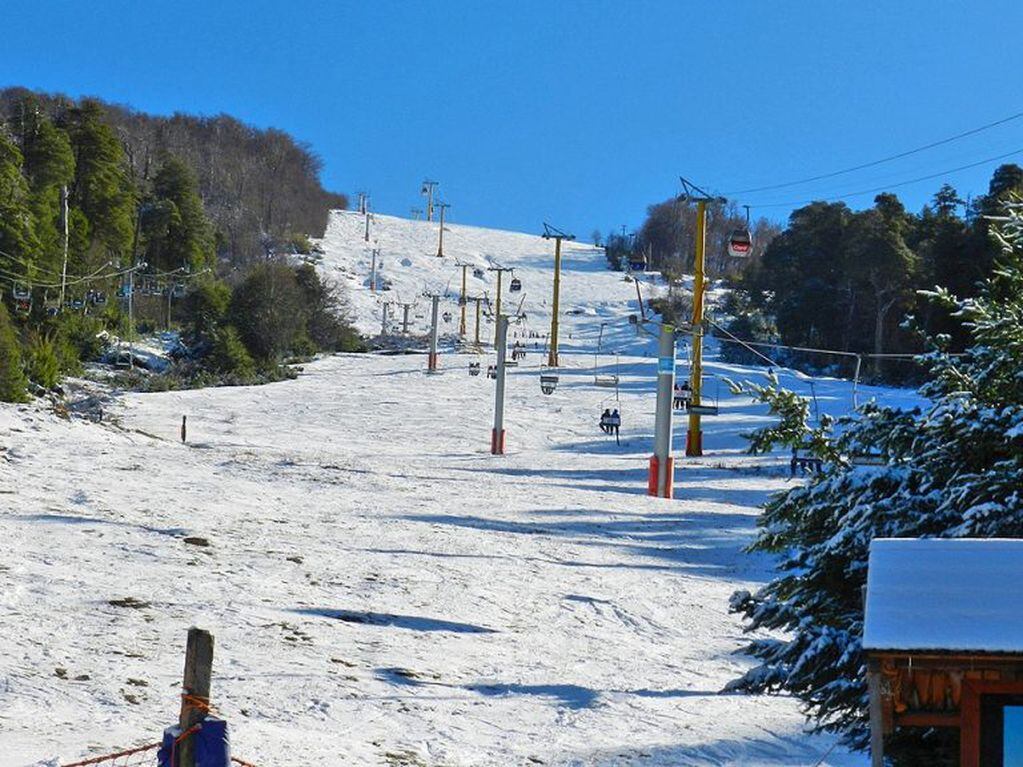 La nieve primaveral permite disfrutar de las pistas del Cerro Bayo Ski Boutique (web).