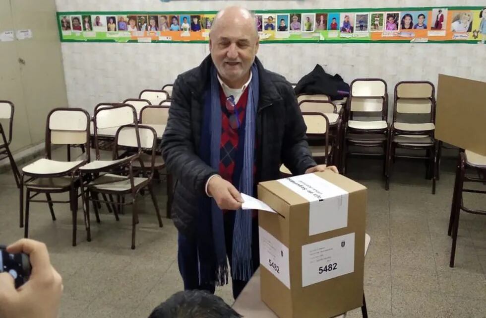Votó Carlos Felpeto.