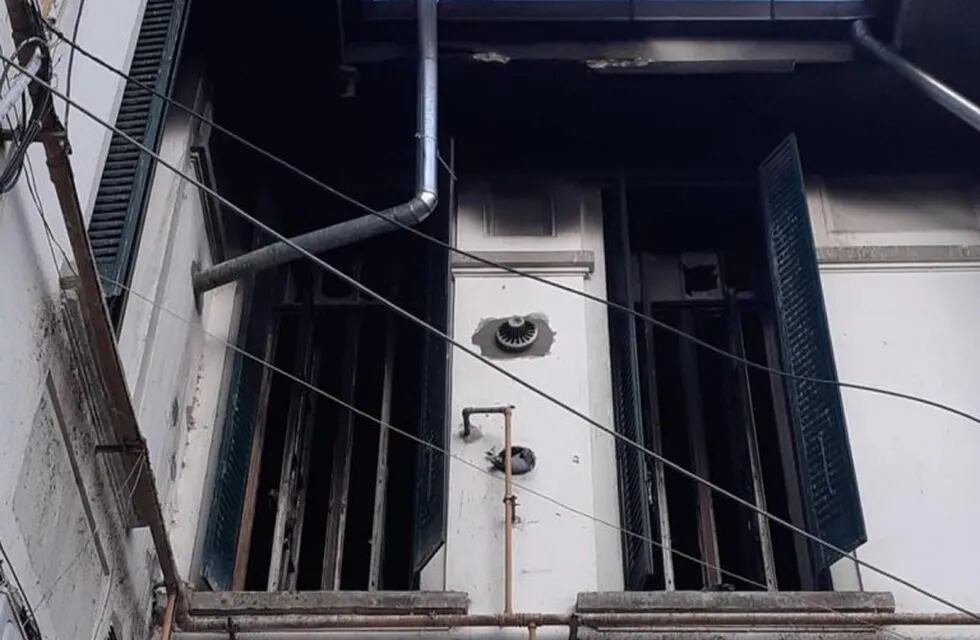 El incendio se inició en el primer piso del Centro de Salud Mental Agudo Ávila. (Min. Seguridad)