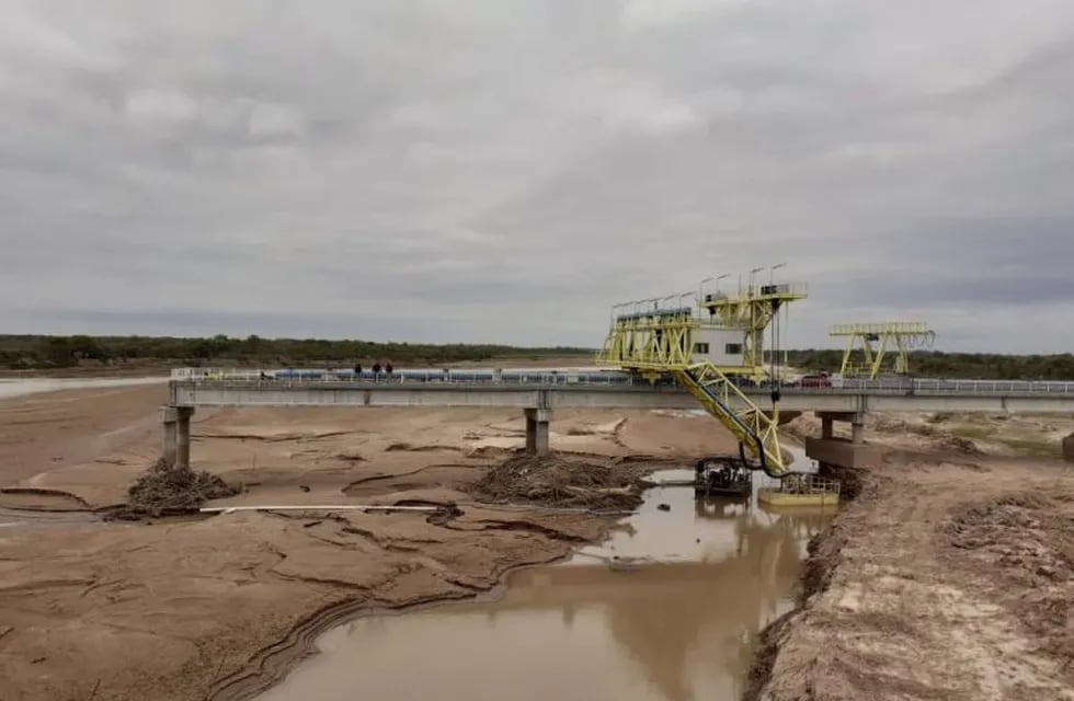 La toma de agua en Puerto Lavalle está complicada por la bajante en el río Bermejo.