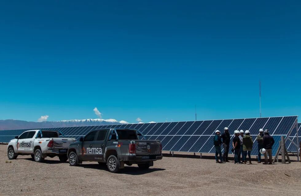 Iniciaron las obras para instalar los paneles solares en las localidades alejadas de Salta.