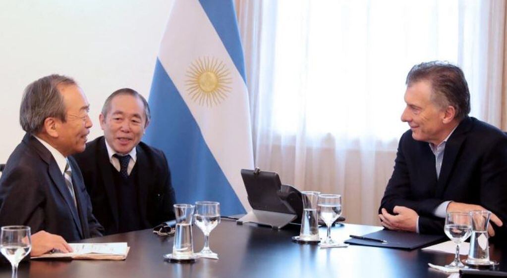 Macri con Uchiyamada, el titular de Toyota .