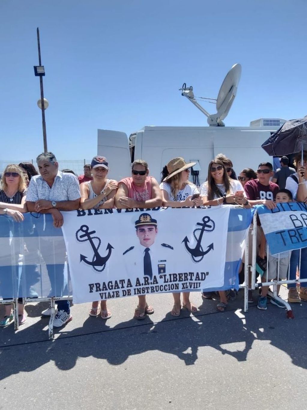 La Fragata Libertad llegó a Mar del Plata y Rossi encabezó el acto de bienvenida. (CIMECO)