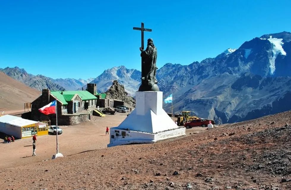 Vialidad provincial habilitó el camino que lleva al monumento del Cristo Redentor en el límite con Chile en plena Cordillera de Los Andes. Gentileza Gobierno de Mendoza