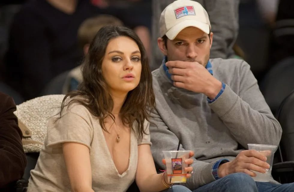 Mila Kunis y su pareja Ashton Kutcher