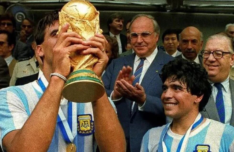 Maradona y el Tata Brown en el 86 (Foto: web)