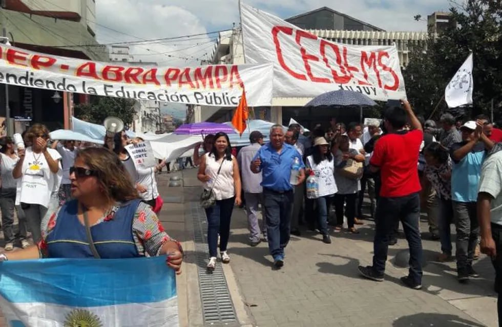 movilización de docentes en Jujuy