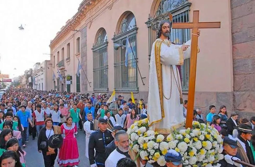 Procesión en la capital jujeña  en honor al Santísimo Salvador