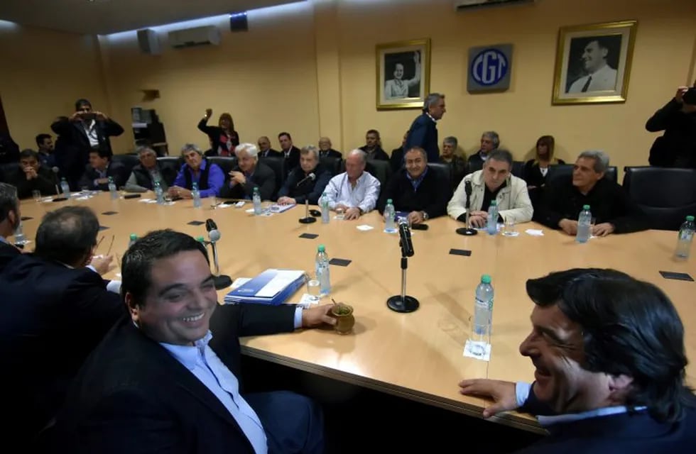 El ministro de Trabajo, Jorge Triaca en la reunión con la cúpula de la CGT. (DYN).