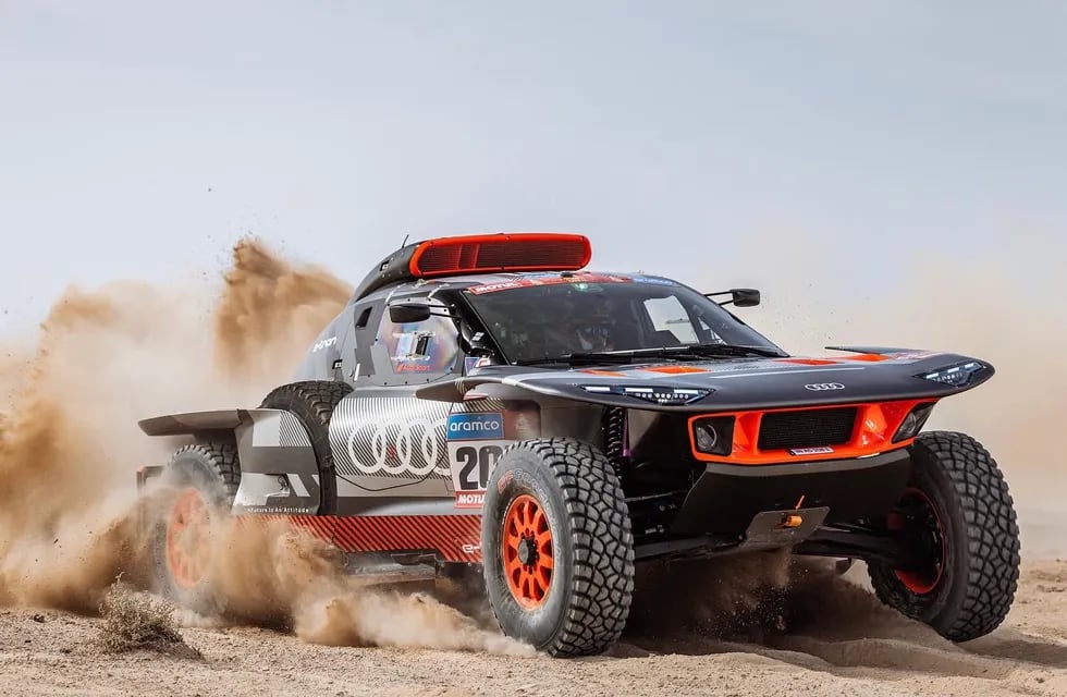 Sainz se quedó con la Etapa 1 del Dakar 2023 y es puntero del rally.