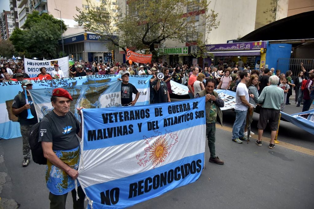 Día de la Memoria. Veteranos de Malvinas participan en la marcha del 24 de marzo en Córdoba. (Facundo Luque / La Voz)