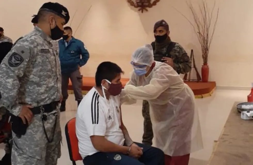 En Salta empezaron a vacunar a los presos contra el coronavirus.