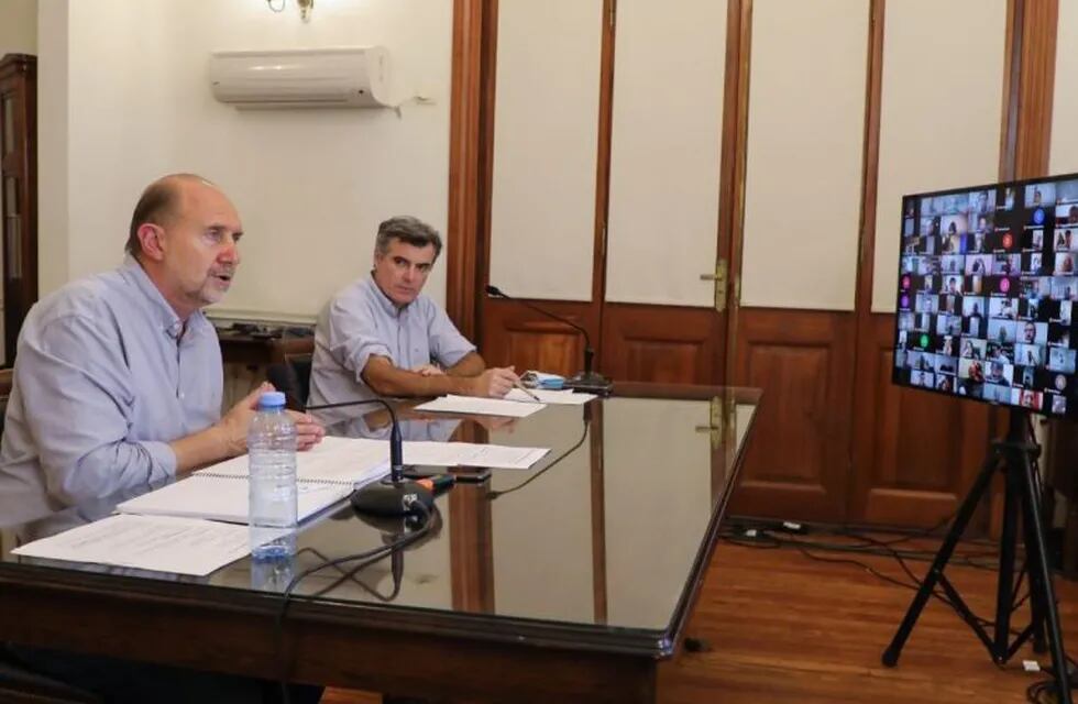 El rafaelino encabezó una videoconferencia junto al secretario de Integración y Fortalecimiento Institucional, José Luis Freyre.. (@omarperotti)